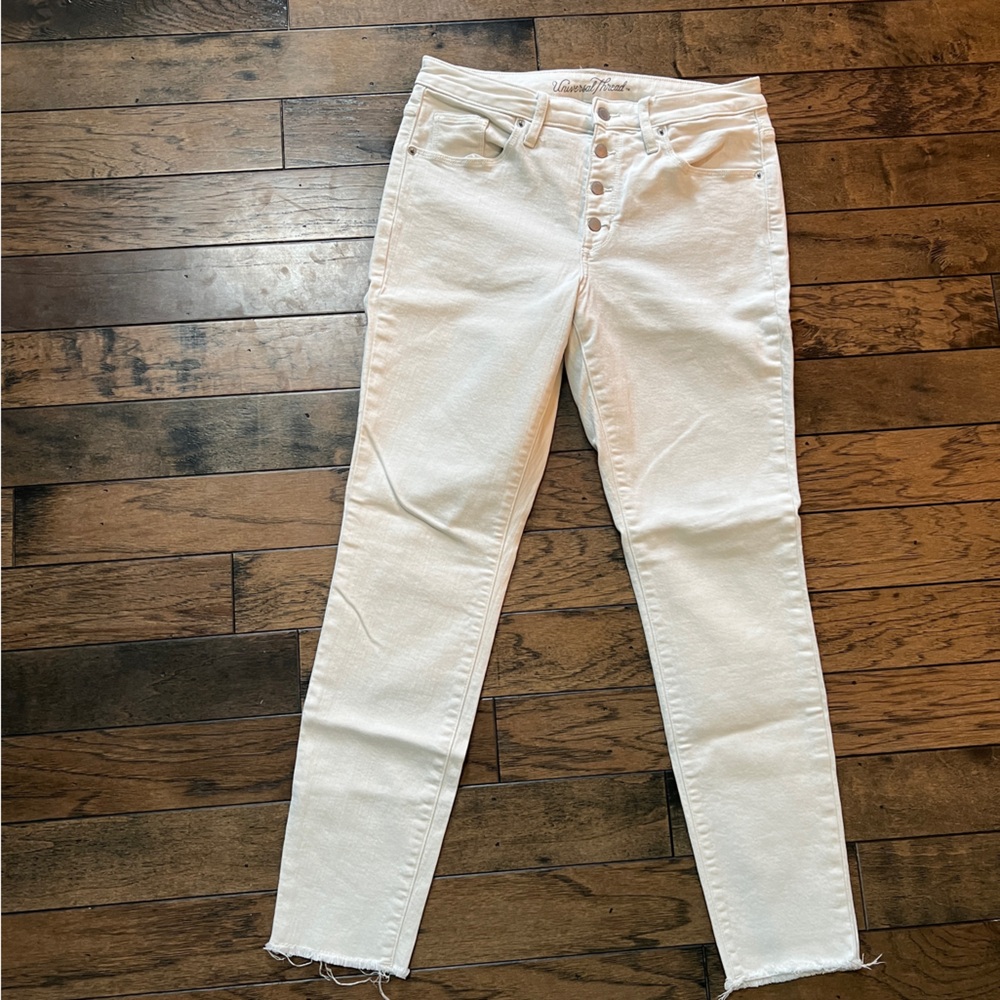 Levi's White Jeans Distressed Ankle Length Raw Hem Size 8/29